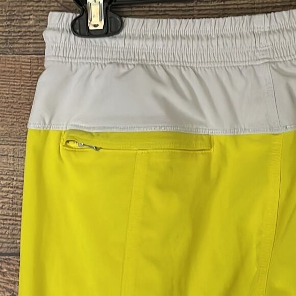 Lululemon Step Lively Crop Capri Pants Loose Fit Bright Yellow White Size 4 6 - Picture 5 of 9